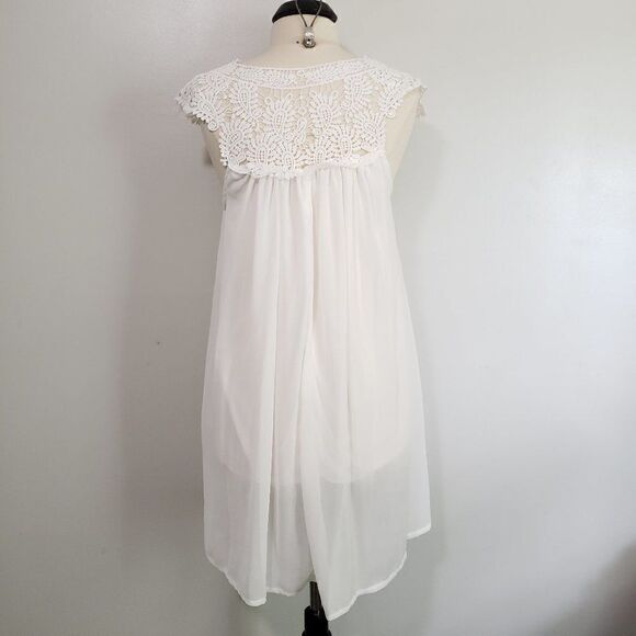 WORN ONCE BEAUTIFUL APPLIQUE LACE DRESS SZ M - Picture 2 of 9